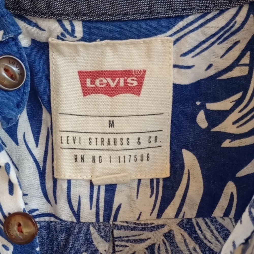 Levi's Blue and White Casual Button Down Shirt with‎ Tropical Print